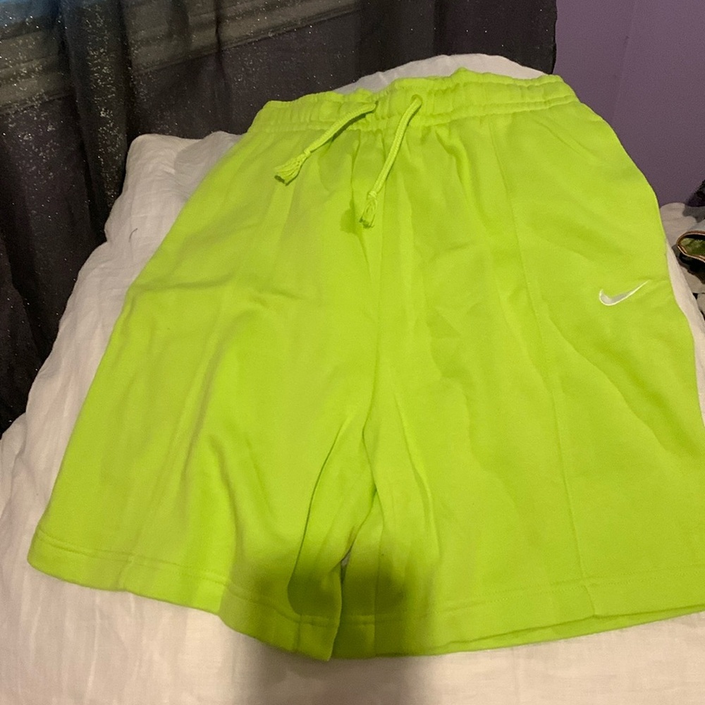 Nike sportswear essential woman’s fleece shorts size S